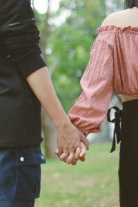 ワキガのクリームを使った彼女にバレない対策は？