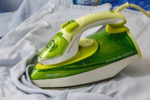 ワキガクリームを使って服の色で臭いがバレるのを防ぐ方法は？